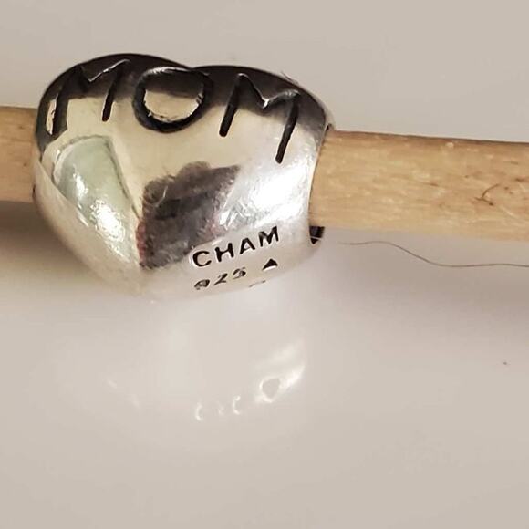 Chamilia Sterling Silver MOM‎ Heart Charm Fits Popular Bracelet Mothers Day Gift - Picture 3 of 3